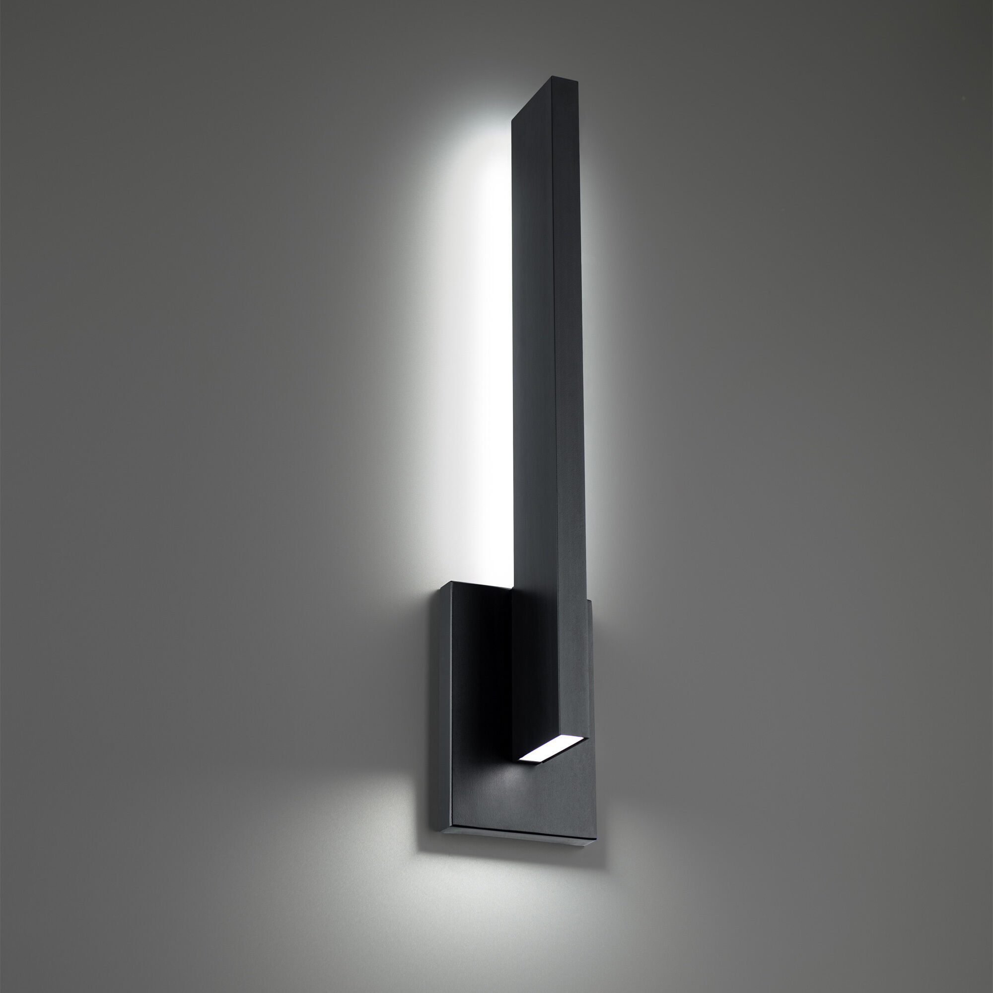 Mako LED 22 inch Black Outdoor Wall Light in 4000K