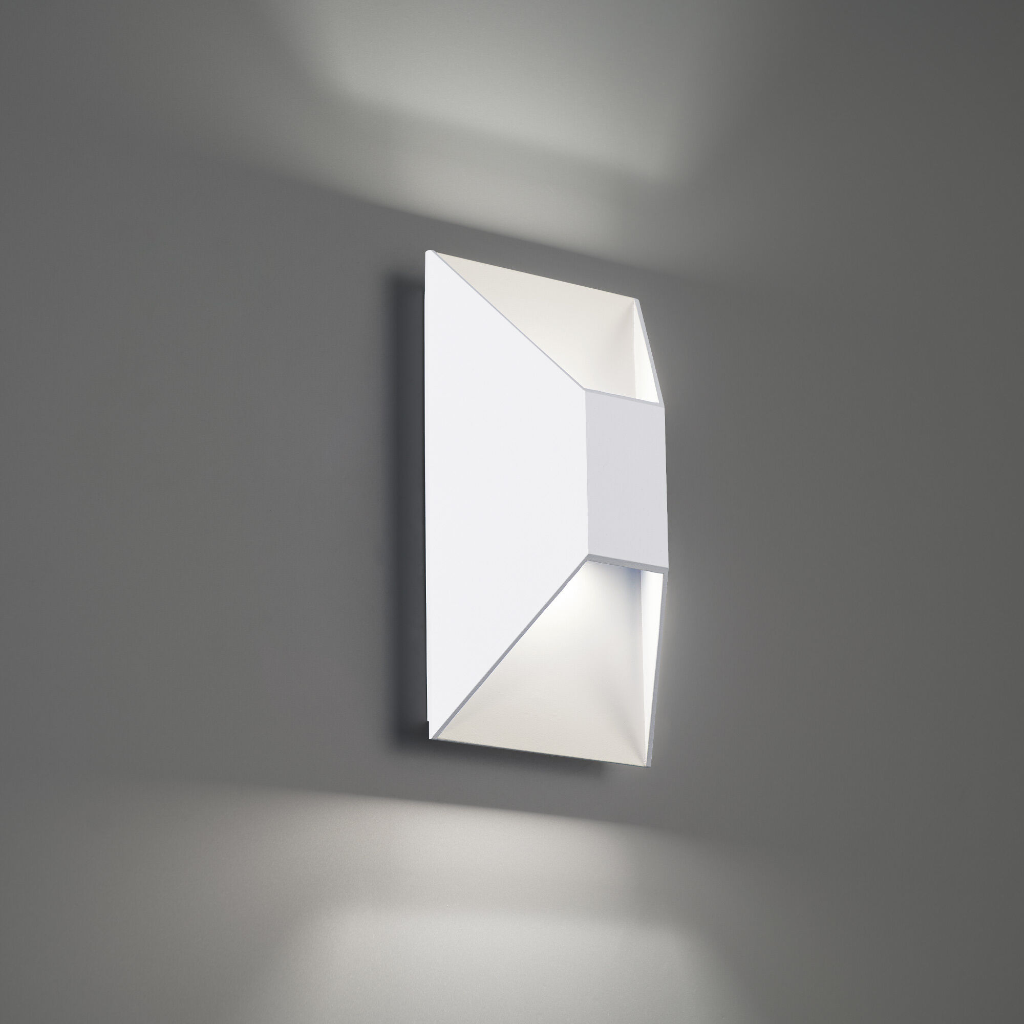 マンウィズアミッション　スタンドライト Maglev LED 5.5 inch White Outdoor Wall Light in 3000K